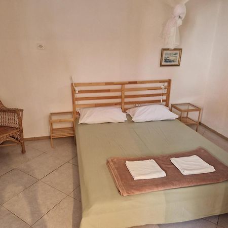 Apartments Bassi Stara Baška Екстериор снимка