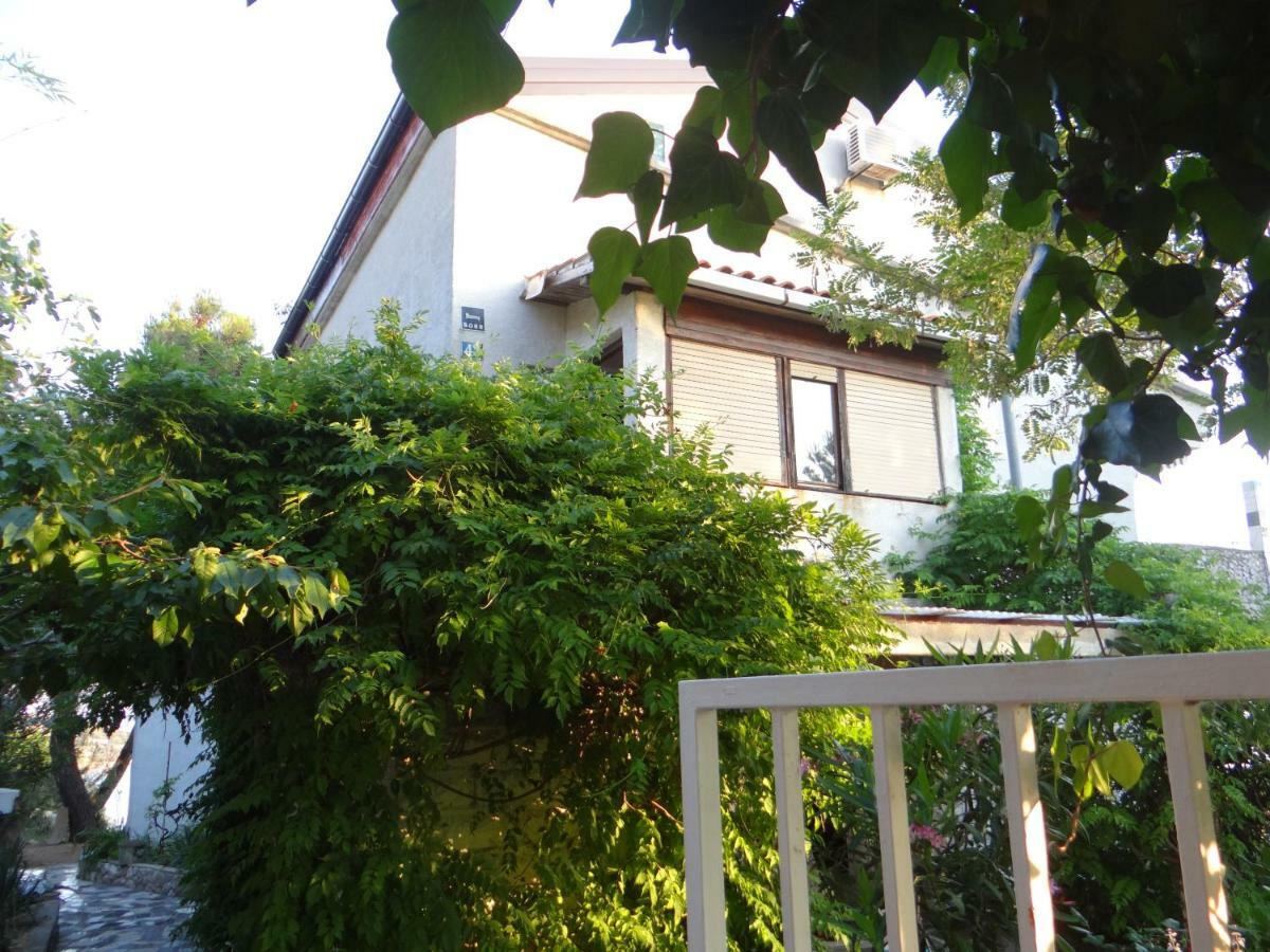 Apartments Bassi Stara Baška Екстериор снимка
