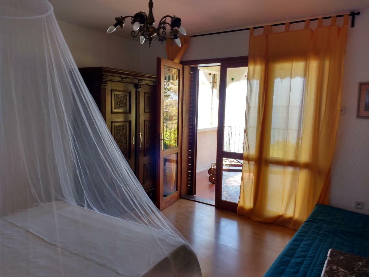Apartments Bassi Stara Baška Екстериор снимка