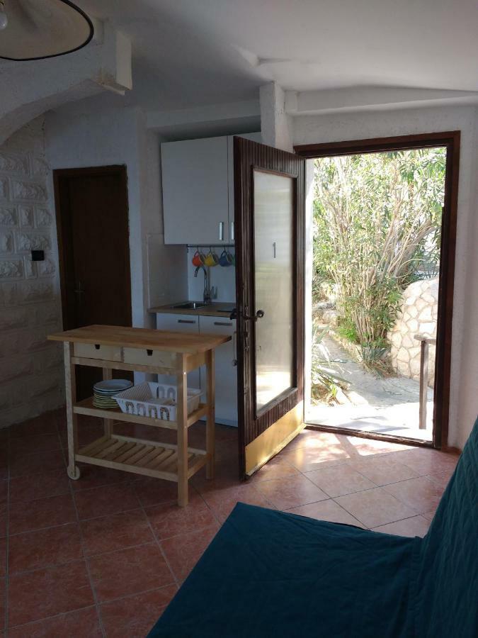 Apartments Bassi Stara Baška Екстериор снимка