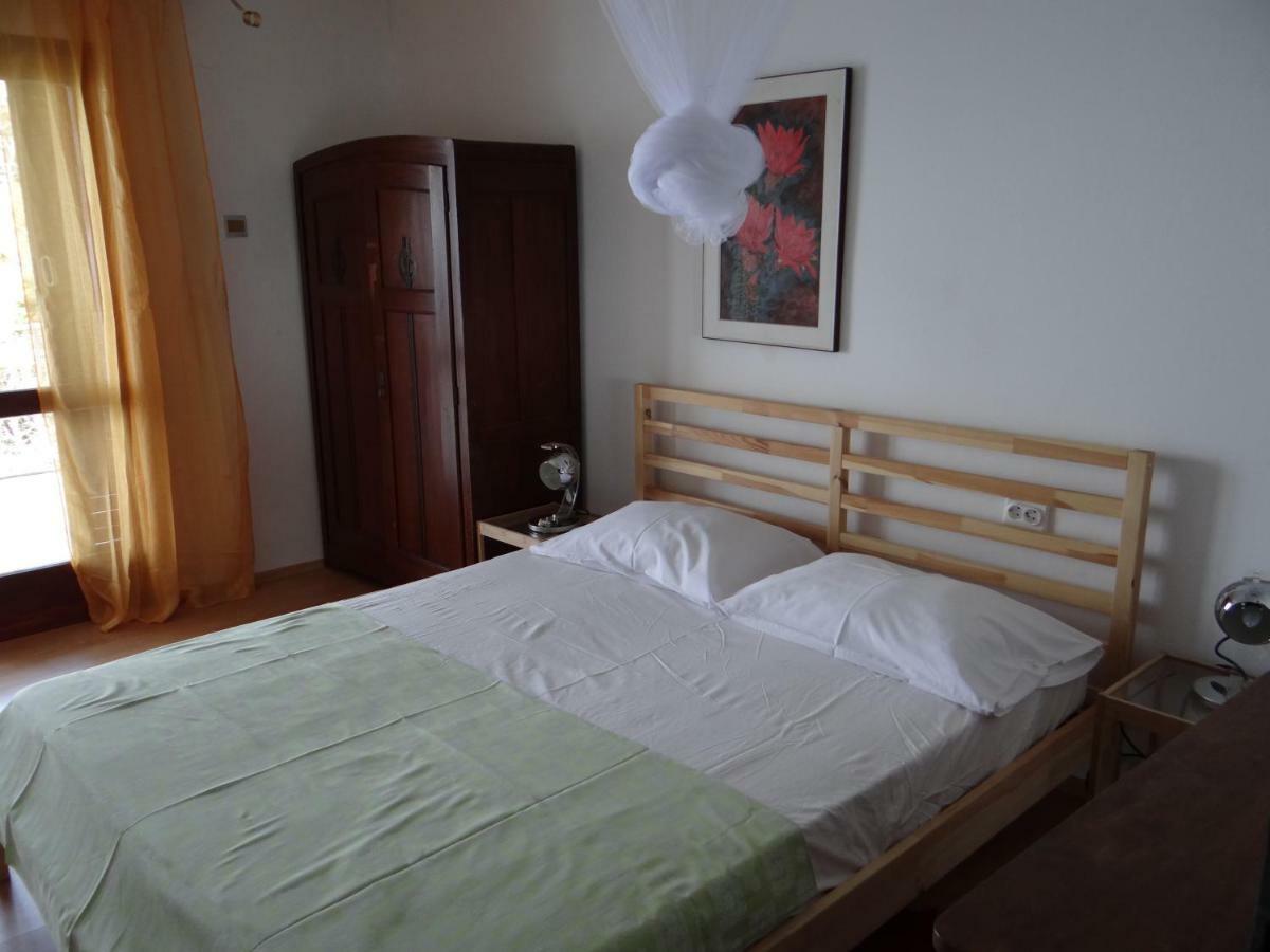 Apartments Bassi Stara Baška Екстериор снимка